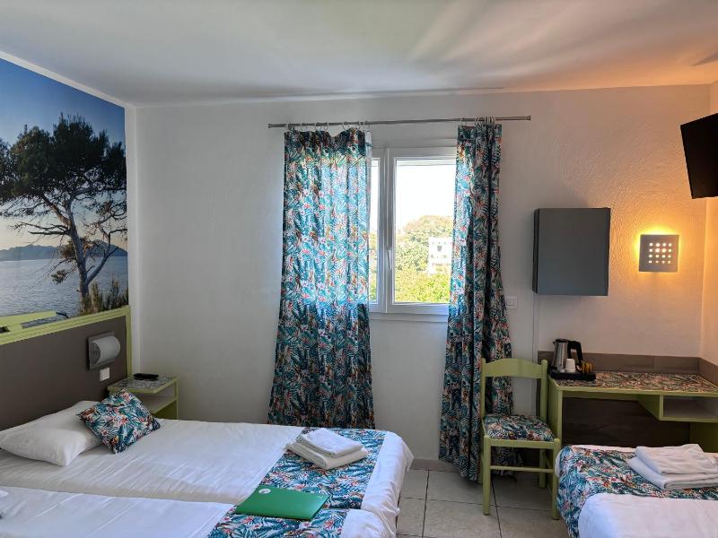 Triple Room image 2