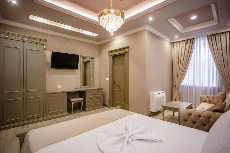 Ervini Boutique Hotel - image 15