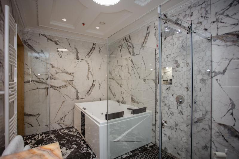 Ervini Boutique Hotel - image 16