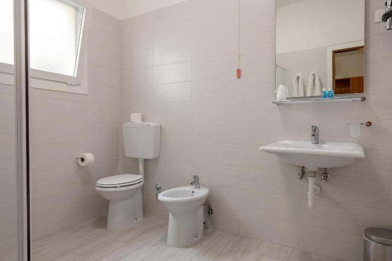 Small Double Room image 2
