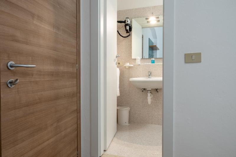 Hotel Continental - image 7