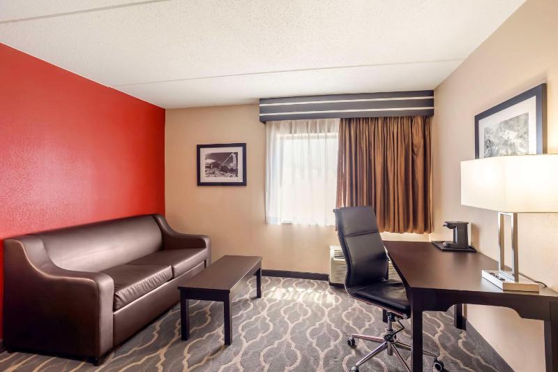 King Room with Spa Bath image 4