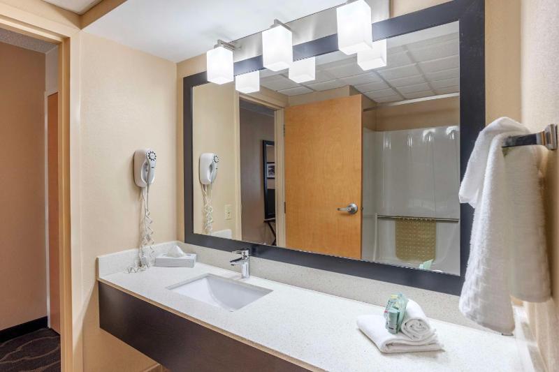 King Room with Spa Bath image 3