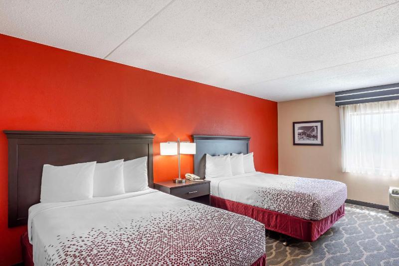 Double Room with Two Double Beds image 3