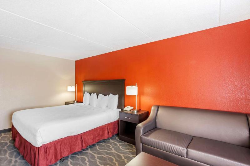 King Room with Spa Bath image 3
