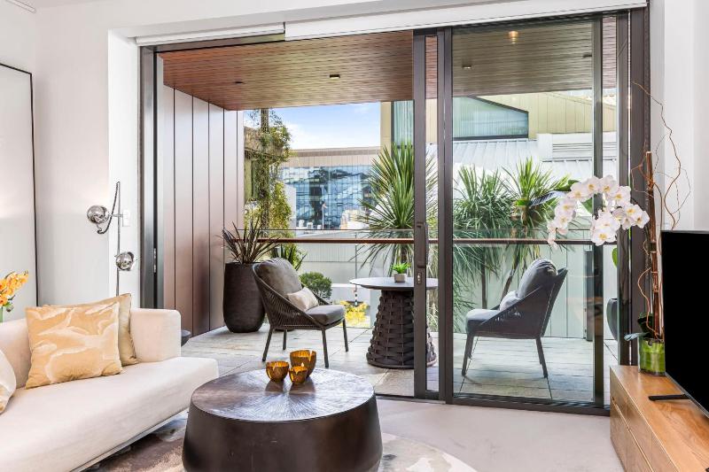 Elegant 1BD Wynyard Quarter with Carpark - image 13