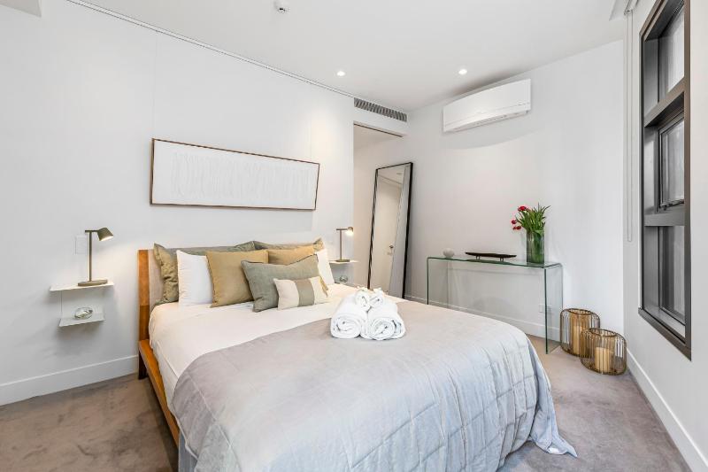 Elegant 1BD Wynyard Quarter with Carpark - image 11