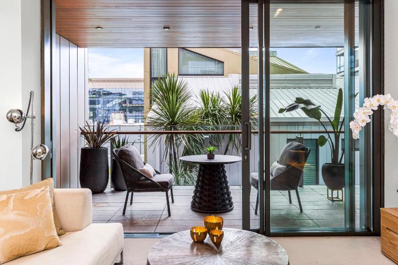 Elegant 1BD Wynyard Quarter with Carpark - image 10