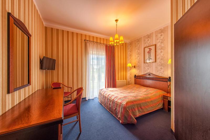 Double Room image 3