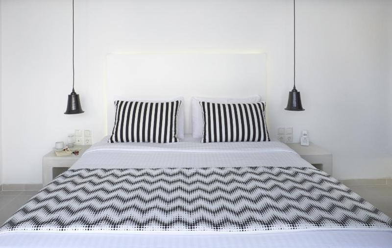 Honeymoon Heart Suite image 4