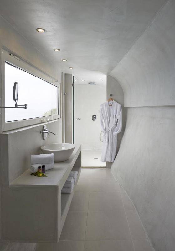 Honeymoon Heart Suite image 3