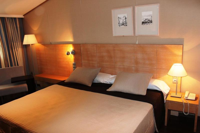 Standard Double or Twin Room image 2