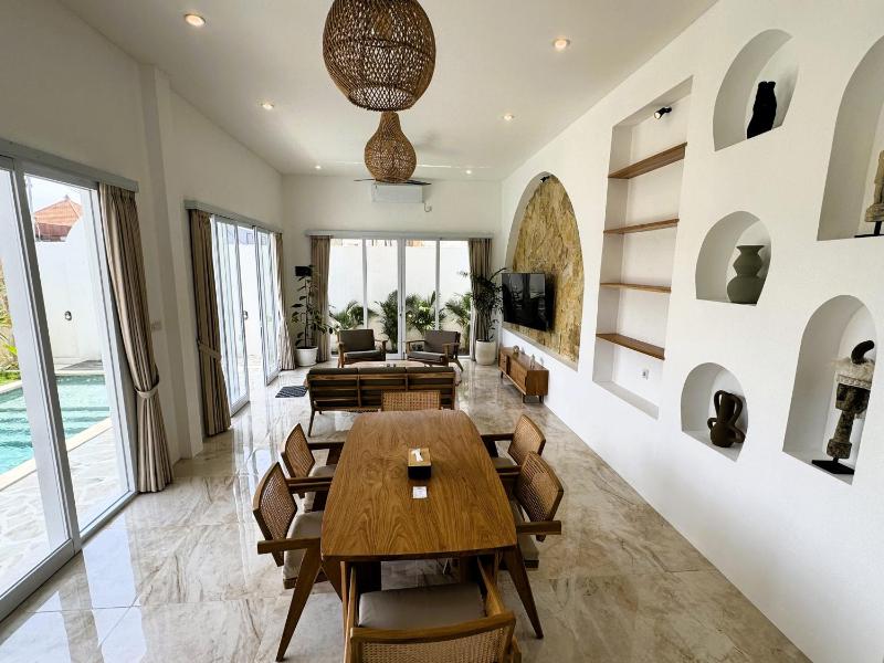 Chic Brand New 4 BR villa with Pool near The Beach - image 19