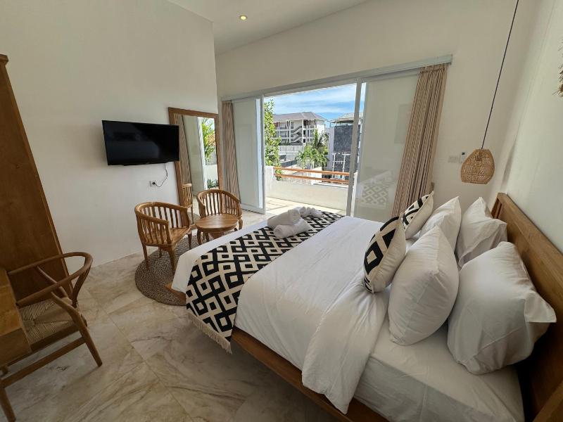 Chic Brand New 4 BR villa with Pool near The Beach - image 3