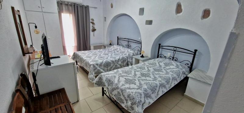 Superior Triple Room image 3