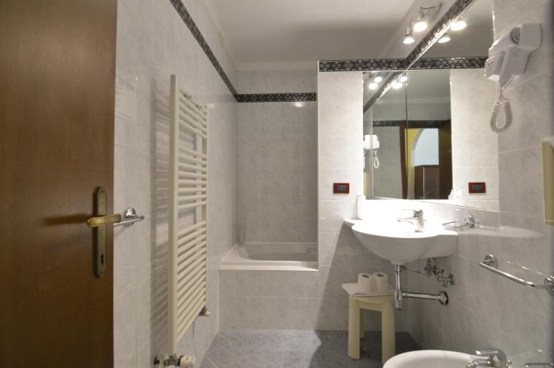 Quadruple Room image 3