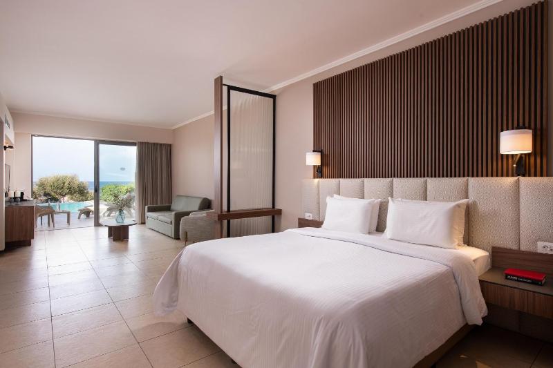 Junior Suite with Sea View and Private Pool  image 1