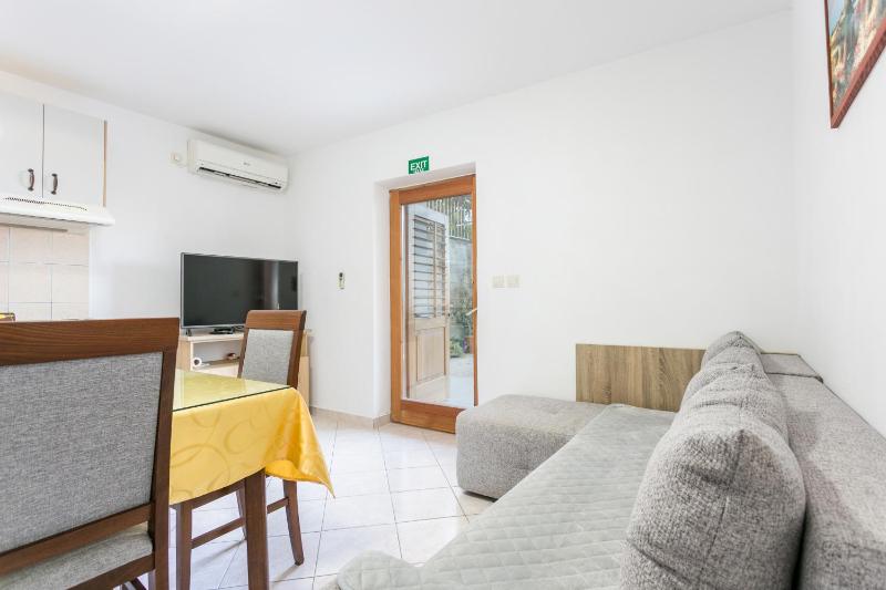 Apartments with parking space Podstrana Split - 6072 - image 7