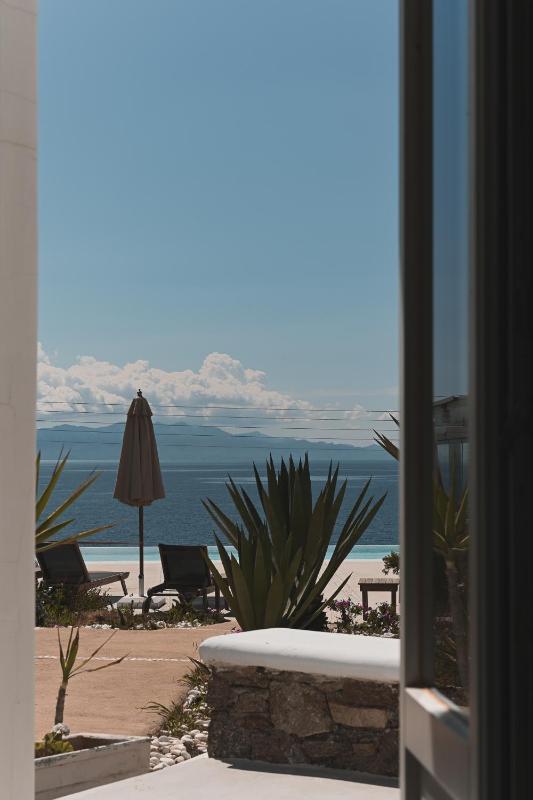 Superior Triple Room with Sea View image 3