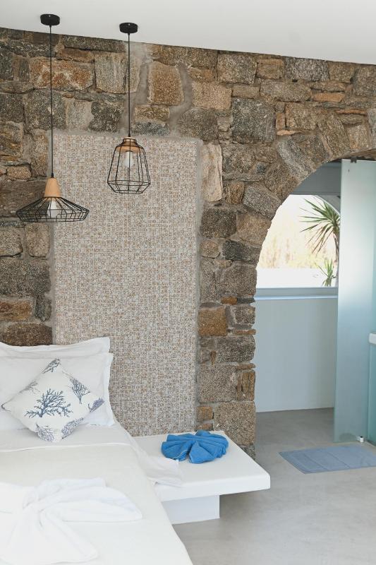 Superior Triple Room with Sea View image 4
