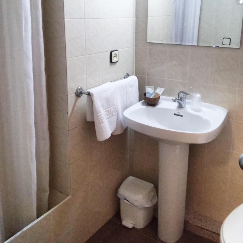 Single Room image 3