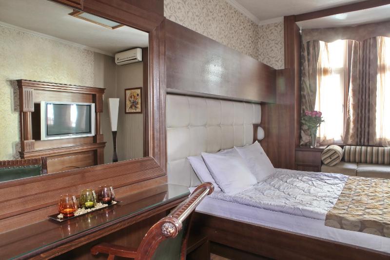 Superior Double Room image 3