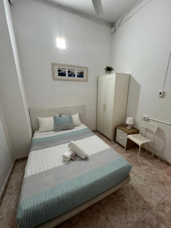 Double Room with Shared Bathroom image 3