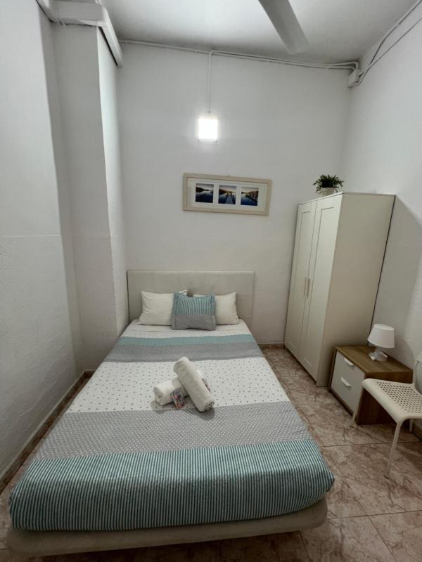 Double Room with Shared Bathroom image 4