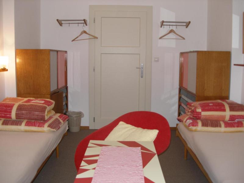 Quadruple Room with Shared Bathroom image 3