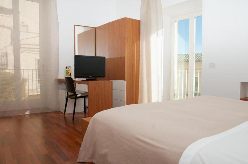 Deluxe Double Room with Balcony image 1