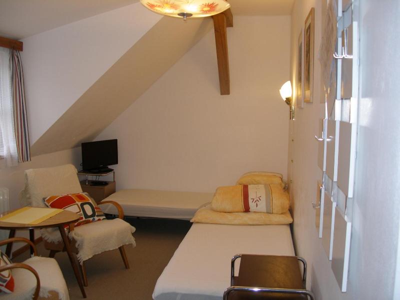 Quadruple Room with Shared Bathroom image 2