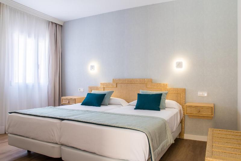 Junior Suite with Sea View image 4