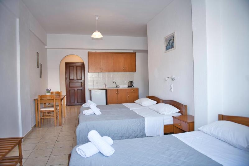 Studio (3 Adults) image 4