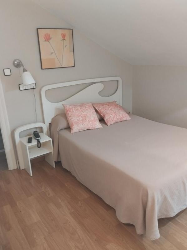 Double or Twin Room image 3