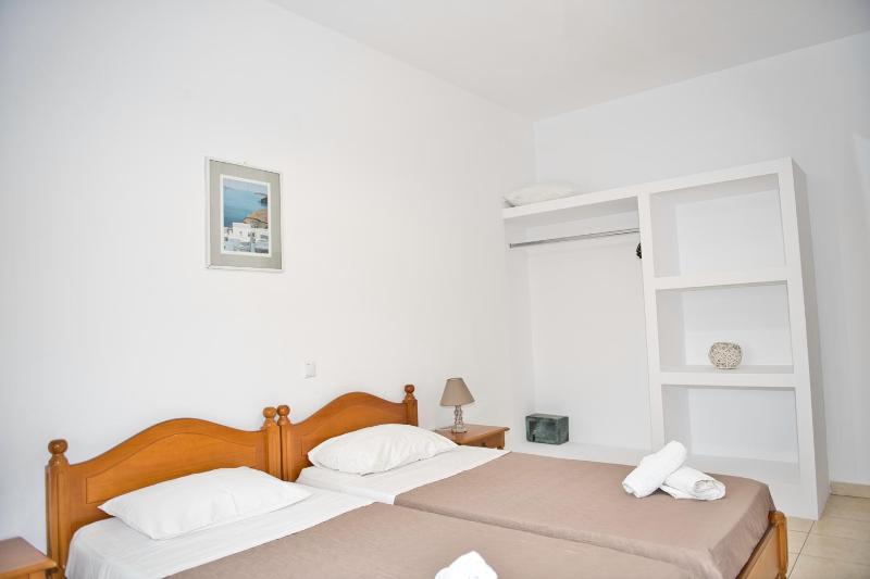 One-Bedroom Apartment image 4