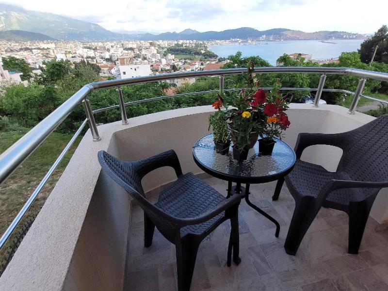 Montenegro Apartments Phoenix With Pool - image 2