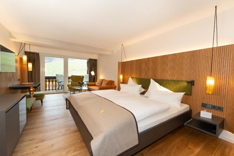 Double Room with Balcony image 1