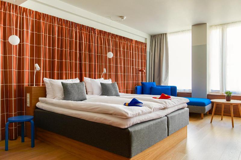 Large Double Room image 3