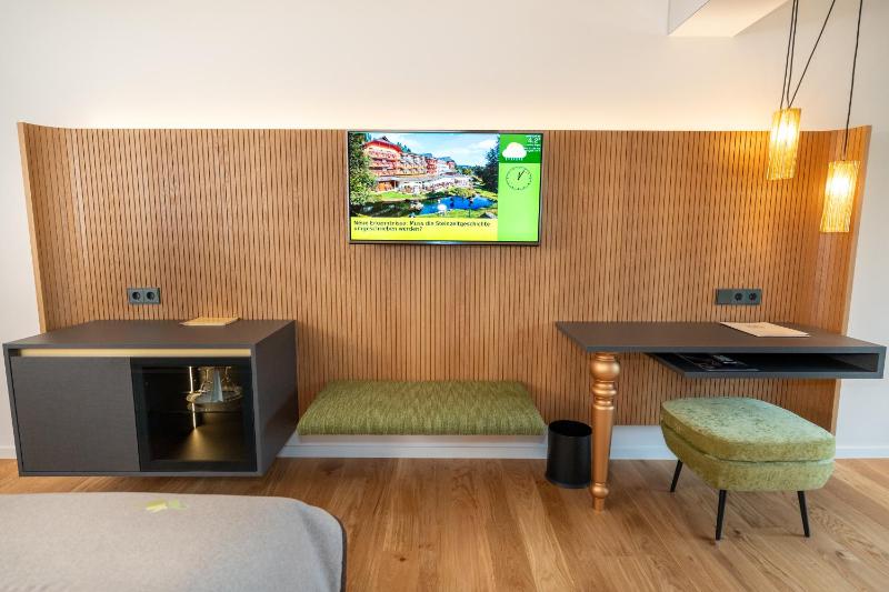 Double Room with Balcony image 3