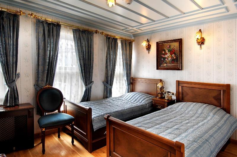 Standard Twin Room image 1