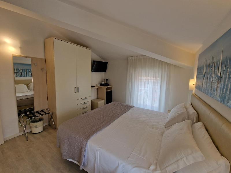 Comfort Double or Twin Room image 4