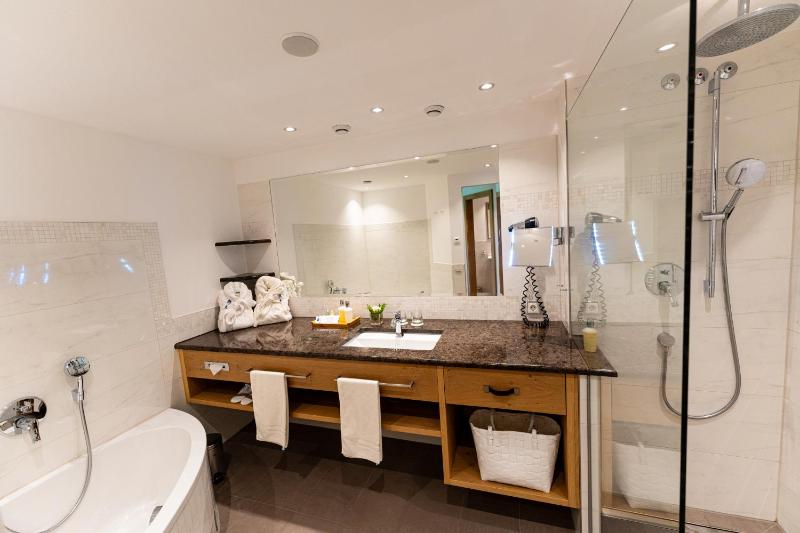 Superior Double Room image 3