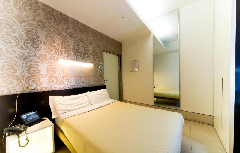 Economy Double Room image 3