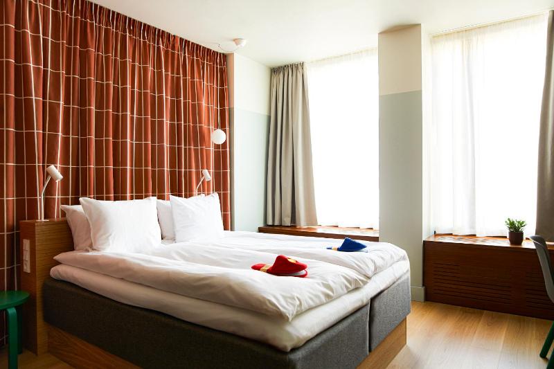 Standard Double Room image 4