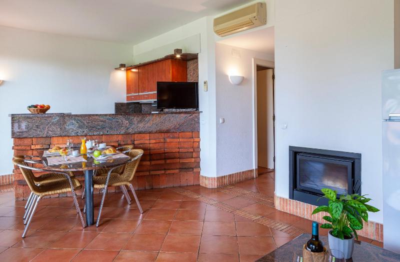 Superior Three-Bedroom Apartment image 2