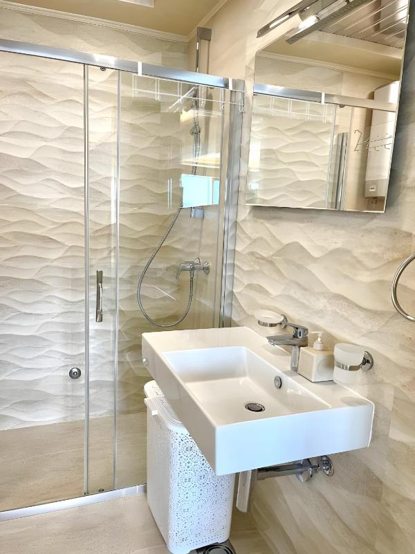 Superior Suite with Sea View image 2