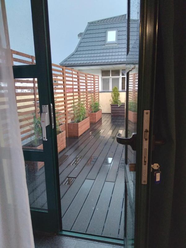 Studio with Terrace image 2
