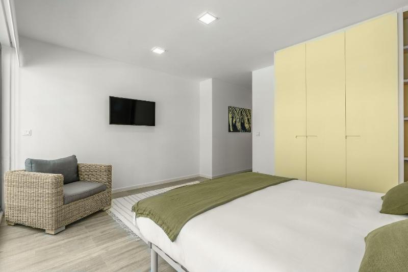 MONTHLY LA CONCHA BREEZE by SWEET HOME SAN SEBASTIAN - image 15