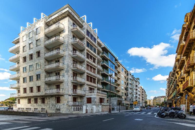 MONTHLY LA CONCHA BREEZE by SWEET HOME SAN SEBASTIAN - image 3