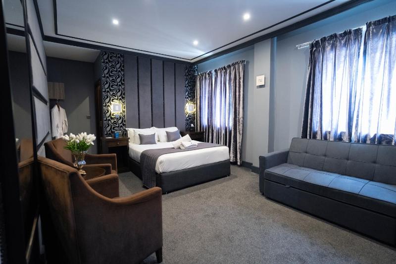 Deluxe Queen Room image 4